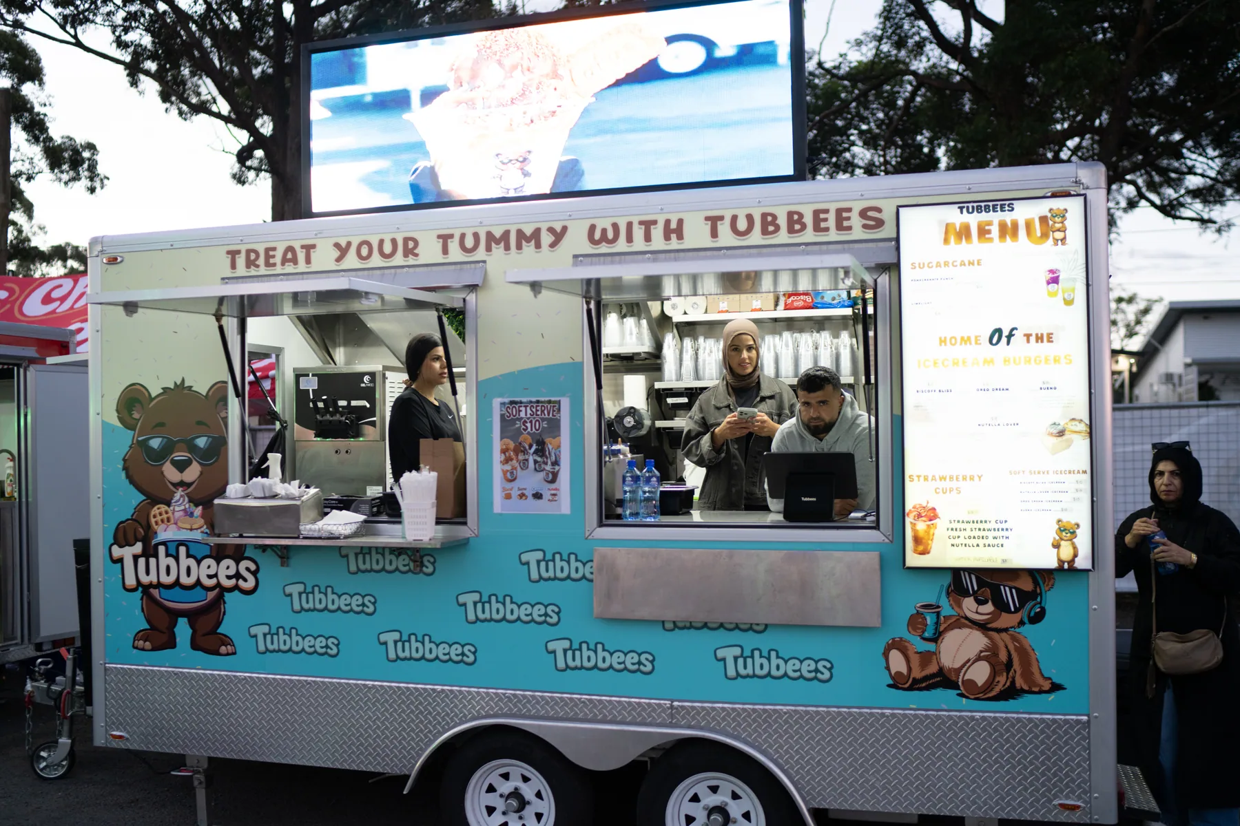 Dessert truck photographed during market coverage